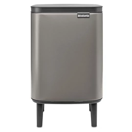 Brabantia Bo Waste Bin Hi hulladékgyűjtő felnyitható, Soft-Close fedéllel, magasított, lábakon álló, műanyag tartály, 7L - B méret, acél, platinaszürke - 227202