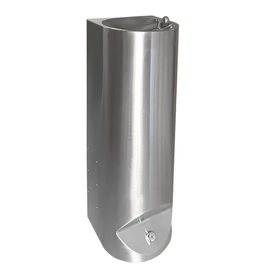 Vandálbiztos kültéri ivókút álló rögzítéssel, 915 mm, lábbal vezérelt DELABIE TEMPOSTOP AB 7 mp időzítésű blokkolásgátlós nyomógombbal, SHARK, r.m. acél, matt, hátul zárt