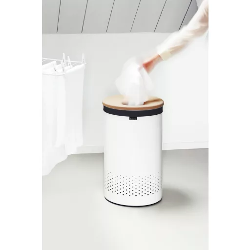 Brabantia Laundry Bin szennyestartó szellőző nyílásokkal, tépőzáras, mosható szennyesgyűjtő zsák, henger forma, nagy méret 60L, parafa fedő, acél, fehér - 104404