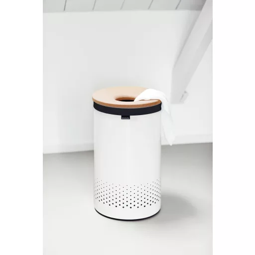 Brabantia Laundry Bin szennyestartó szellőző nyílásokkal, tépőzáras, mosható szennyesgyűjtő zsák, henger forma, nagy méret 60L, parafa fedő, acél, fehér - 104404