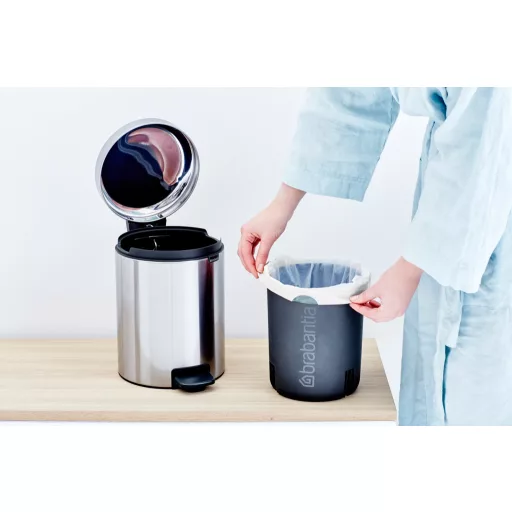 Használata PerfectFit Brabantia szemeteszsákokkal ajánlott.