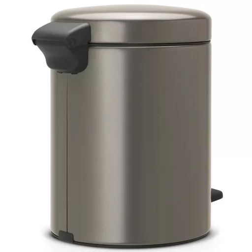 A Brabantia NewIcon Pedálkuka egy stílusos és funkcionális hulladékgazdálkodási megoldás, amely eleganciát kölcsönöz bármely térnek.