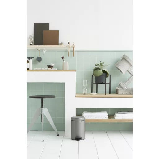 Modern berendezés Brabantia kukával