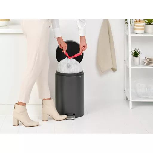 Húzózsinórral zárható PerfectFit méretpontos szemeteszsák Y méretben.