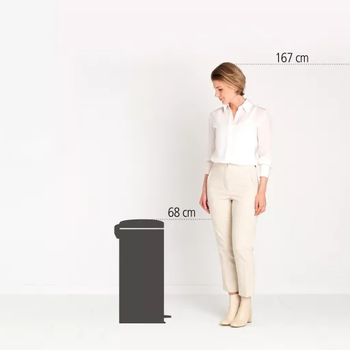 A termék kényelmes, 68 cm magassága miatt kényelmesen használható
