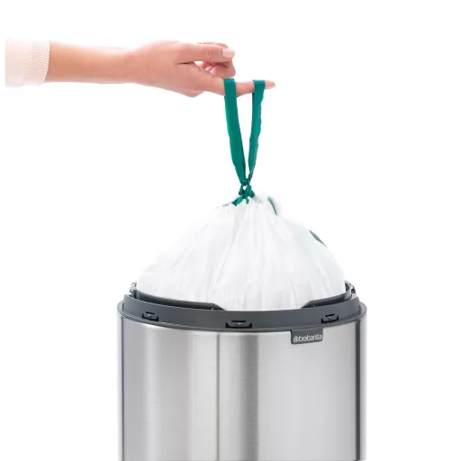 Könnyen lezárható PerfectFit szemeteszsák.