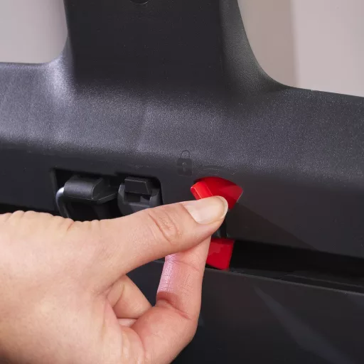 Erős zárómechanizmus a fedél nyitva tartásához