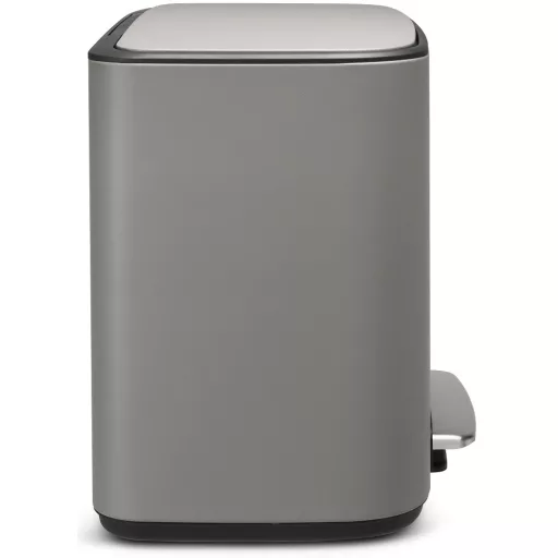 Brabantia Bo Pedal Bin pedálos szelektív hulladékgyűjtő szagmentesen záródó Soft-Close fedél, műanyag tartály, 3x11L - X méret, acél, betonszürke ásványi textúra - 121524