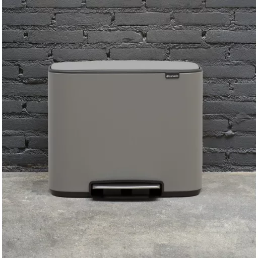 Brabantia Bo Pedal Bin pedálos szelektív hulladékgyűjtő szagmentesen záródó Soft-Close fedél, műanyag tartály, 3x11L - X méret, acél, betonszürke ásványi textúra - 121524