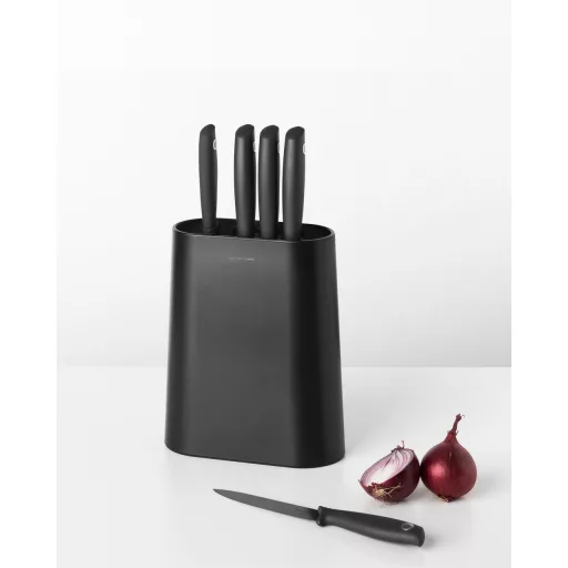 Jégedzett acél pengék, ergonomikus, higiénikus markolat.
