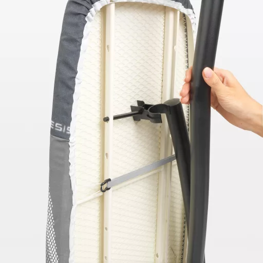 Brabantia Heat-Resistant Parking Zone vasalódeszka 1350x450mm - D méret, hőálló pihentető zóna, ülve vasaláshoz, D=35mm fekete váz, reggeli szellő huzat - 124747
