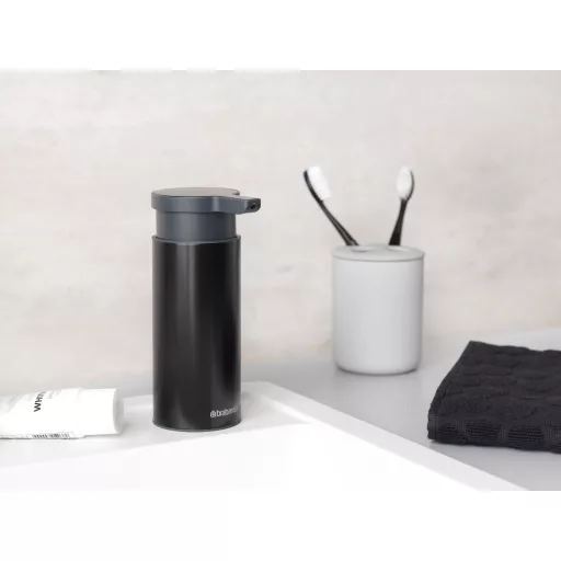 Brabantia Profile pumpás szappanadagoló, 180ml könnyen utántölthető, szabadon álló, csöpögésmentes pumpa, csúszásmentes talp, H=165mm, r.m. acél, matt fekete - 128448