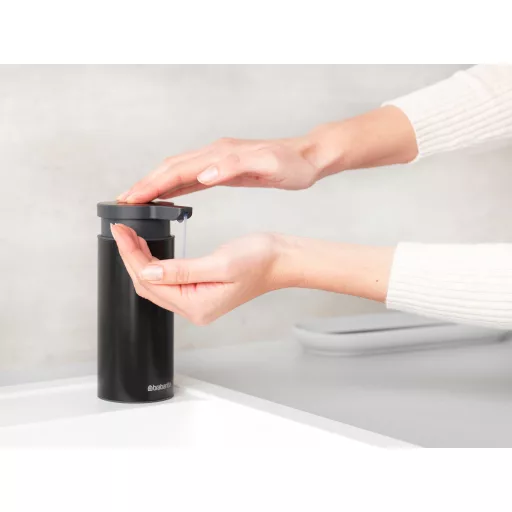 Brabantia Profile pumpás szappanadagoló, 180ml könnyen utántölthető, szabadon álló, csöpögésmentes pumpa, csúszásmentes talp, H=165mm, r.m. acél, matt fekete - 128448