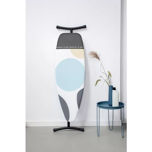 Tökéletes illeszkedés - a Brabantia D vasalódeszkához (135 x 45 cm) készült.