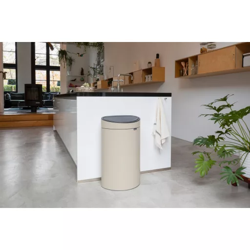 Használja a Brabantia Touch Bin-t konyhájában.