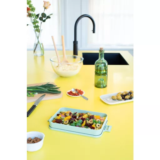 A Brabantia Make &amp; Take lapos ételhordozó doboz tökéletes választás mindazoknak, akik egy kompakt, mégis megbízható megoldást keresnek a mindennapi étkezésekhez.
