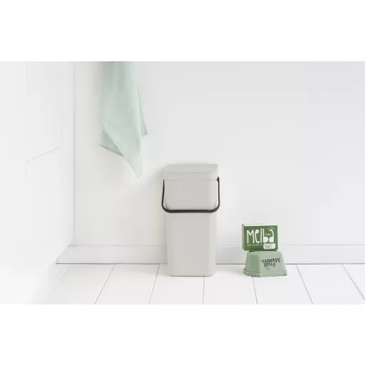 A világosszürke szín modern és elegáns megjelenést kölcsönöz bármelyik konyhának.