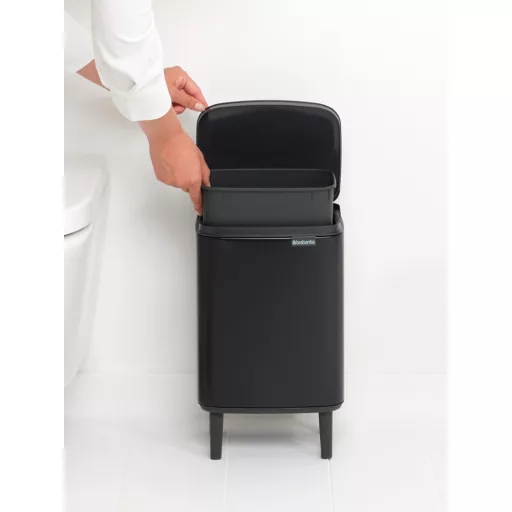 Kiemelhető műanyag tartály