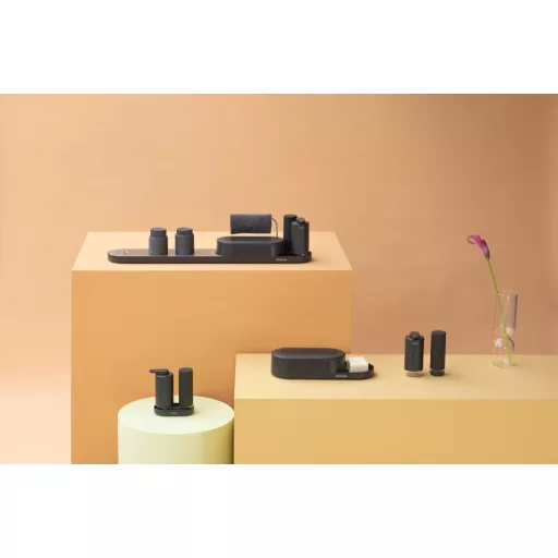 A másik pedig innovatív, szorítással működő „Soap Squeezer” kialakítással rendelkezik, így minden cseppet precízen és cseppmentesen juttat a kezébe.