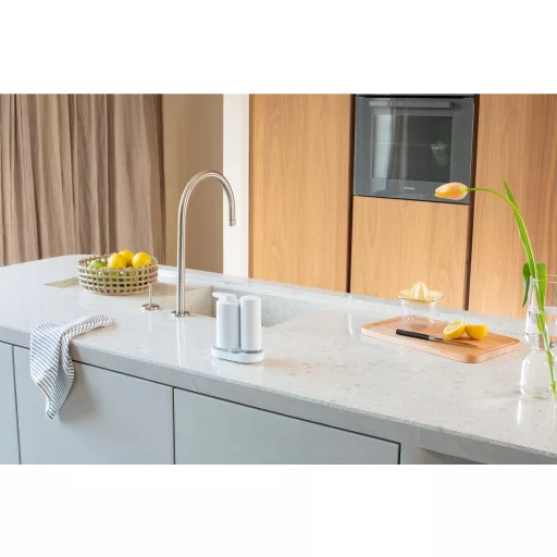 A modern, Mineral Fresh White színű dizájn letisztult eleganciával illeszkedik bármely konyhába, legyen az klasszikus vagy kortárs stílusú.