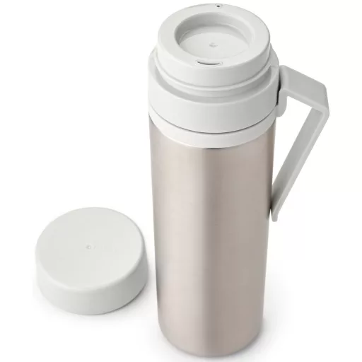 Praktikus méret: A 0,5 liter pontosan elég, hogy bármikor magával vihesse kedvenc italát.