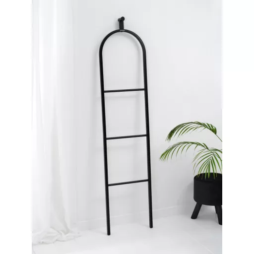 Akassza fel a ruháit holnapra, vagy szellőztesse ki a ma viselt ruháit a Brabantia Linn Dressboy-n.