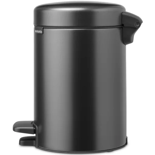 Pedálos nyitással.