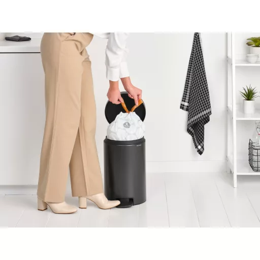 Használjon PerfectFit méretpontos szemeteszsákot, X méret 12L-est.
