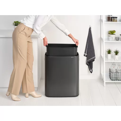 60L-es XXL méretű belső tartálya kiemelhető.