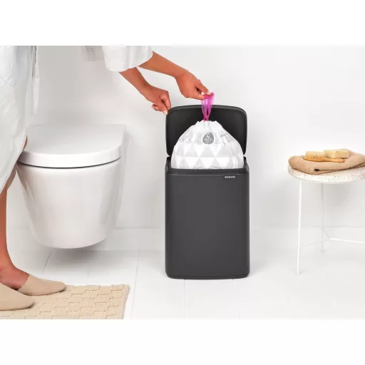 PerfectFit C méretű szemeteszsákkal könnyen használható.
