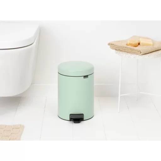 Brabantia NewIcon pedálos hulladékgyűjtő szagmentesen záródó Soft-Close fedél, műanyag tartály, 5L - W méret, acél, jáde zöld - 233883