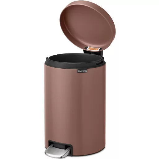 Brabantia NewIcon pedálos hulladékgyűjtő szagmentesen záródó Soft-Close fedél, műanyag tartály, 12L - X méret, acél, szaténrózsaszín taupe - 234002