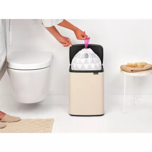 Brabantia PerfectFit C méretű szemeteszsákkal kompatibilis.