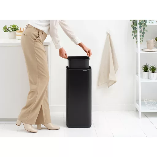A belső vödör 100%-ban újrahasznosított műanyagból: egy lépés a körforgásos design felé.