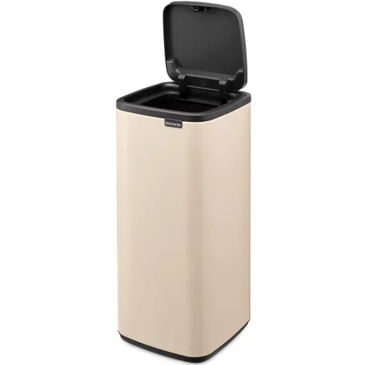 A Soft-Touch technológia révén a Bo Touch Bin fedele a legfinomabb érintésre is azonnal, zajtalanul nyílik, a kényelem és az elegancia jegyében.