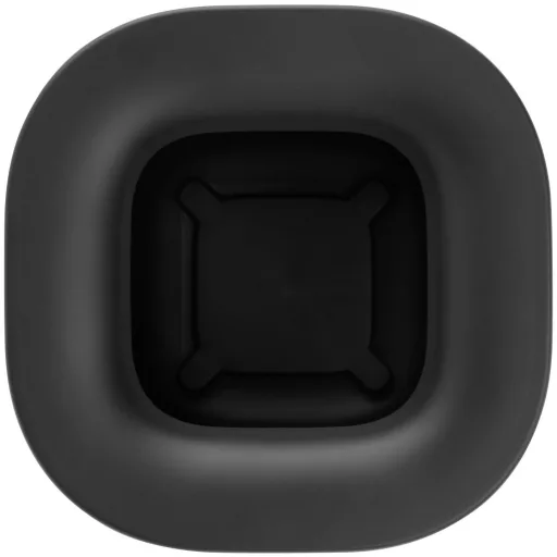 Innovatív Quick-Drop kialakítás: A speciális nyílásnak köszönhetően Önnek nem szükséges felemelnie a fedelet a kisebb textíliák bedobásához.