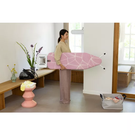 Hátkímélő ergonómia: Állítsa be az ideális munkamagasságot a 69–96 cm közötti tartományban! Maximális kényelem és egészséges testtartás minden vasalásnál.