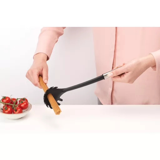 Beépített spagettiadagolóval.