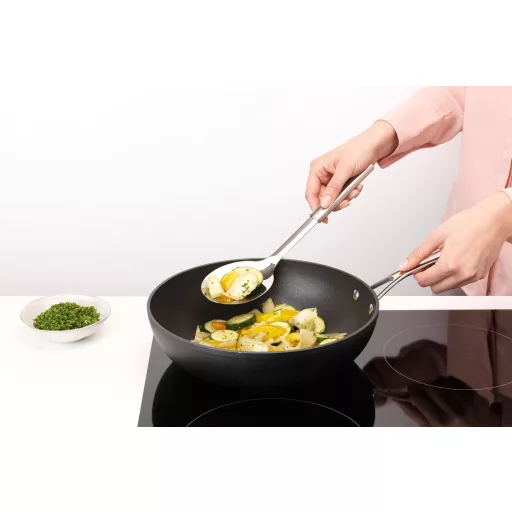Ergonomikus: Kényelmes fogású, kézreálló dizájn.