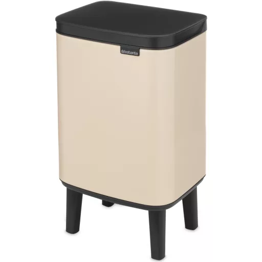 A szemetes mellé egy Brabantia PerfectFit szemeteszsák mintacsomagot (A kód) is biztosítunk Önnek, amely a tökéletes párosítást garantálja.