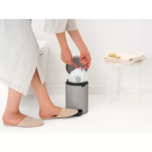 Tökéletesen illeszkedő PerfectFit "V" kódú szemeteszsákkal.