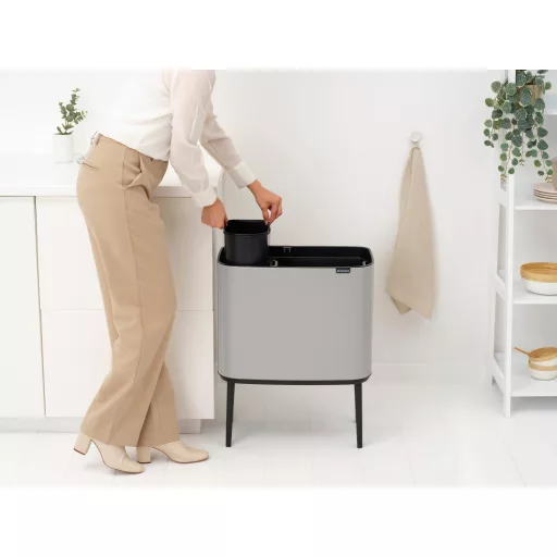Brabantia Bo Touch Bin nyomófedeles szelektív hulladékgyűjtő, magasított, lábakon álló, műanyag tartály, 11+23L - X+J méret, acél, hamvasszürke - 255007