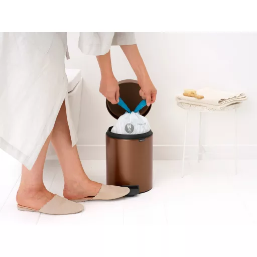 Kompatibilis a W méretű, méretpontos PerfectFit szemeteszsákokkal.
