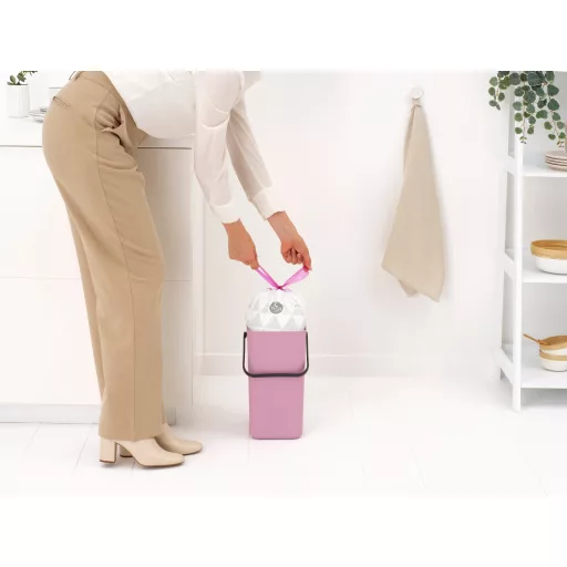 Tökéletes párosítás: Ajándék C kódú PerfectFit szemeteszsák szett a csomagban – próbálja ki a méretpontos, láthatatlan és extra erős rögzítés előnyeit már az első naptól!