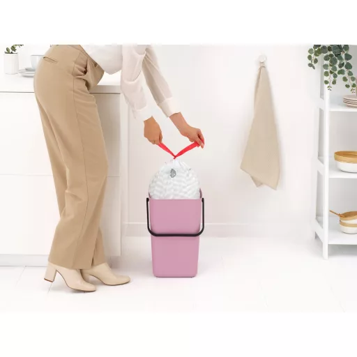 Tökéletes párosítás: Ajándék J kódú PerfectFit szemeteszsák szett a csomagban – próbálja ki a méretpontos, láthatatlan és extra erős rögzítés előnyeit már az első naptól!