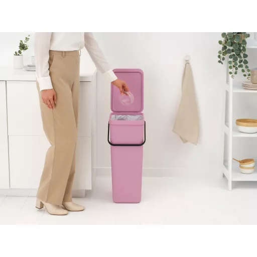 40 literes XL kapacitás: A Sort & Go család legnagyobb tagja, amely bőséges teret biztosít a szelektív gyűjtéshez. Strapabíró, tágas és esztétikus megoldás a tudatos és nagy létsz