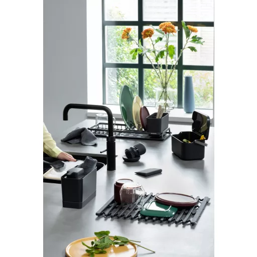A termék a Sink Side kollekció része, amely különböző mosogatási eszközöket tartalmaz, mint például ételhulladék-tároló, mosogatókefe, tisztítókendők, szárítók és mosogatószer