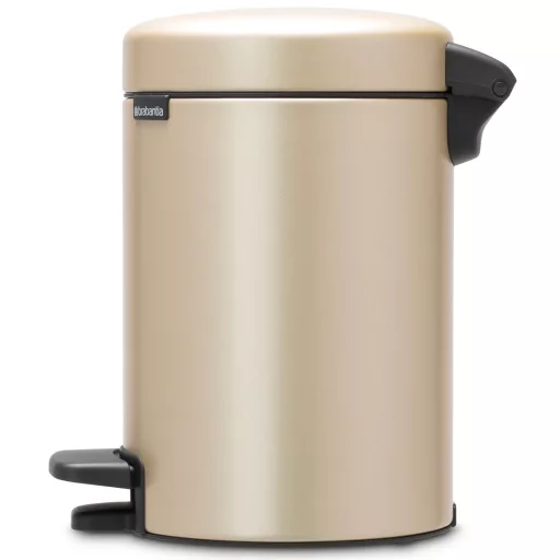 Elegáns WC-k kelléke az aranyszínű Brabantia kuka.