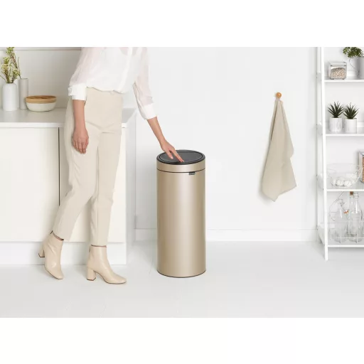 Brabantia Touch Bin New Soft-Touch nyomófedeles hulladékgyűjtő belső tartállyal, kerek, 30L - G méret, acél, aranyfényű - 304507