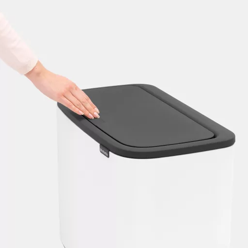 Lágy érintésre működő nyitómechanizmus